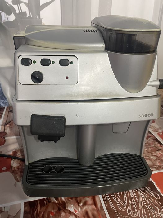 Vând aparat de cafea automat saeco
