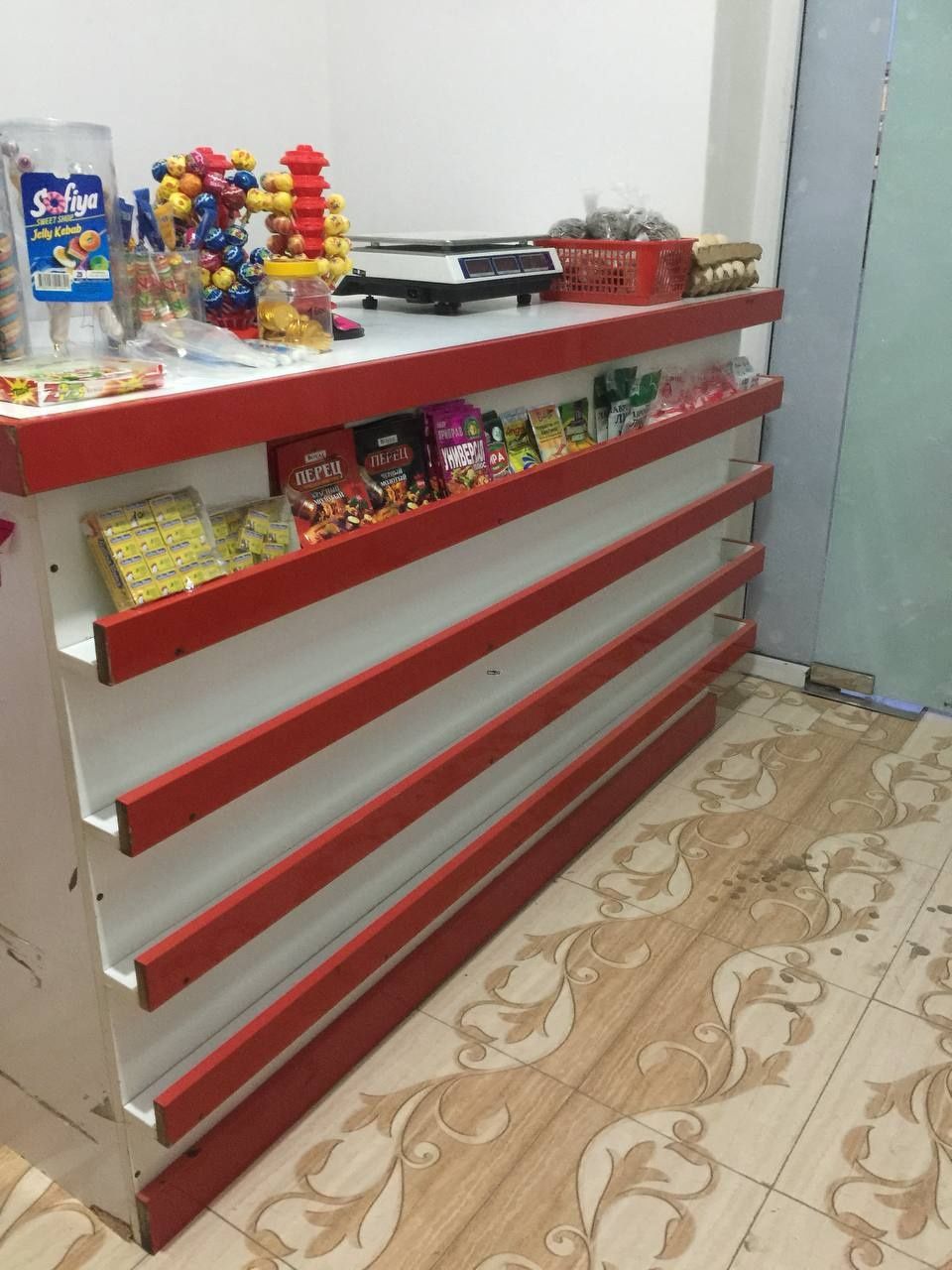 Stelaj va kassa sotiladi