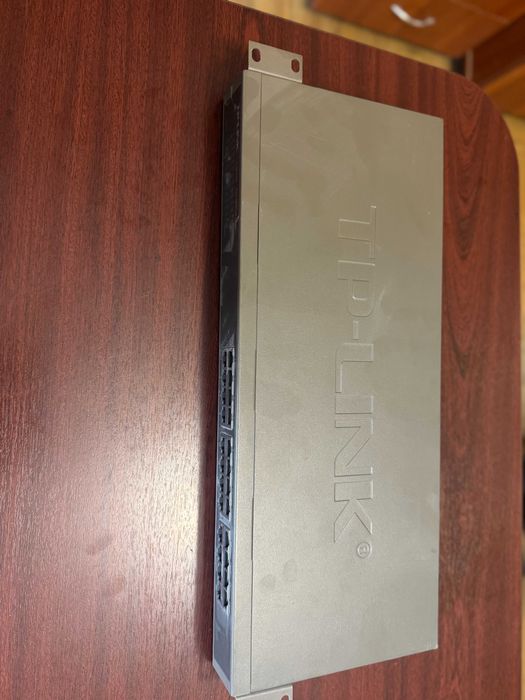 Свитч (маршрутизатор) на 24 порта TP-Link