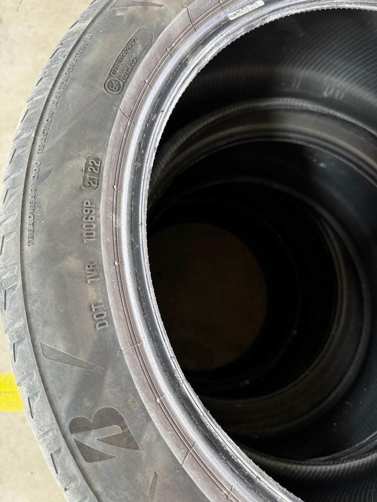 Vând anvelope de vară Bridgestone