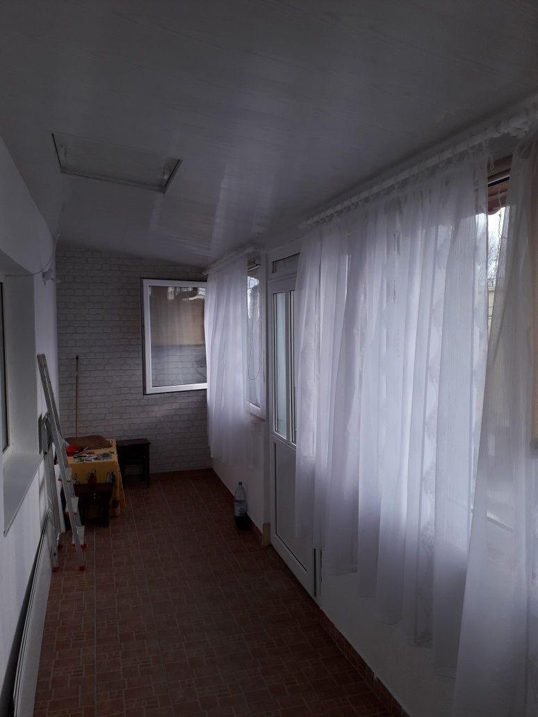 Vănd apartament la vilă 3 camere curte  dependințe separate  poarta.ga