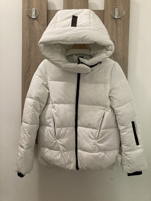 Яке Colin's ново