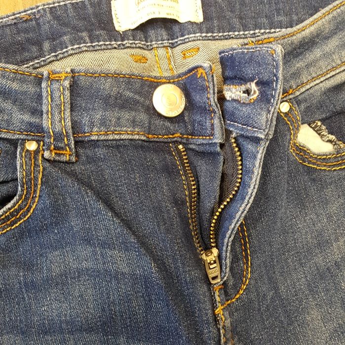 Blugi Stradivarius noi , mar. 34 , pentru fete