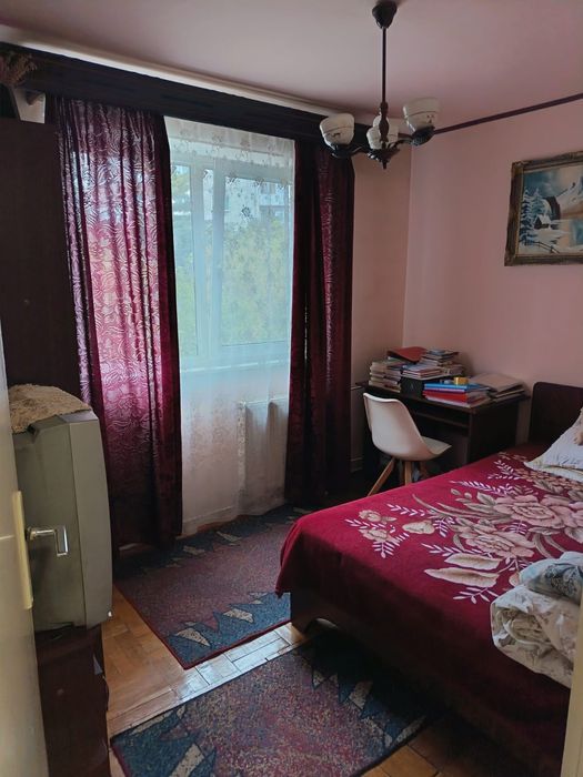 Vând apartament 3 camere