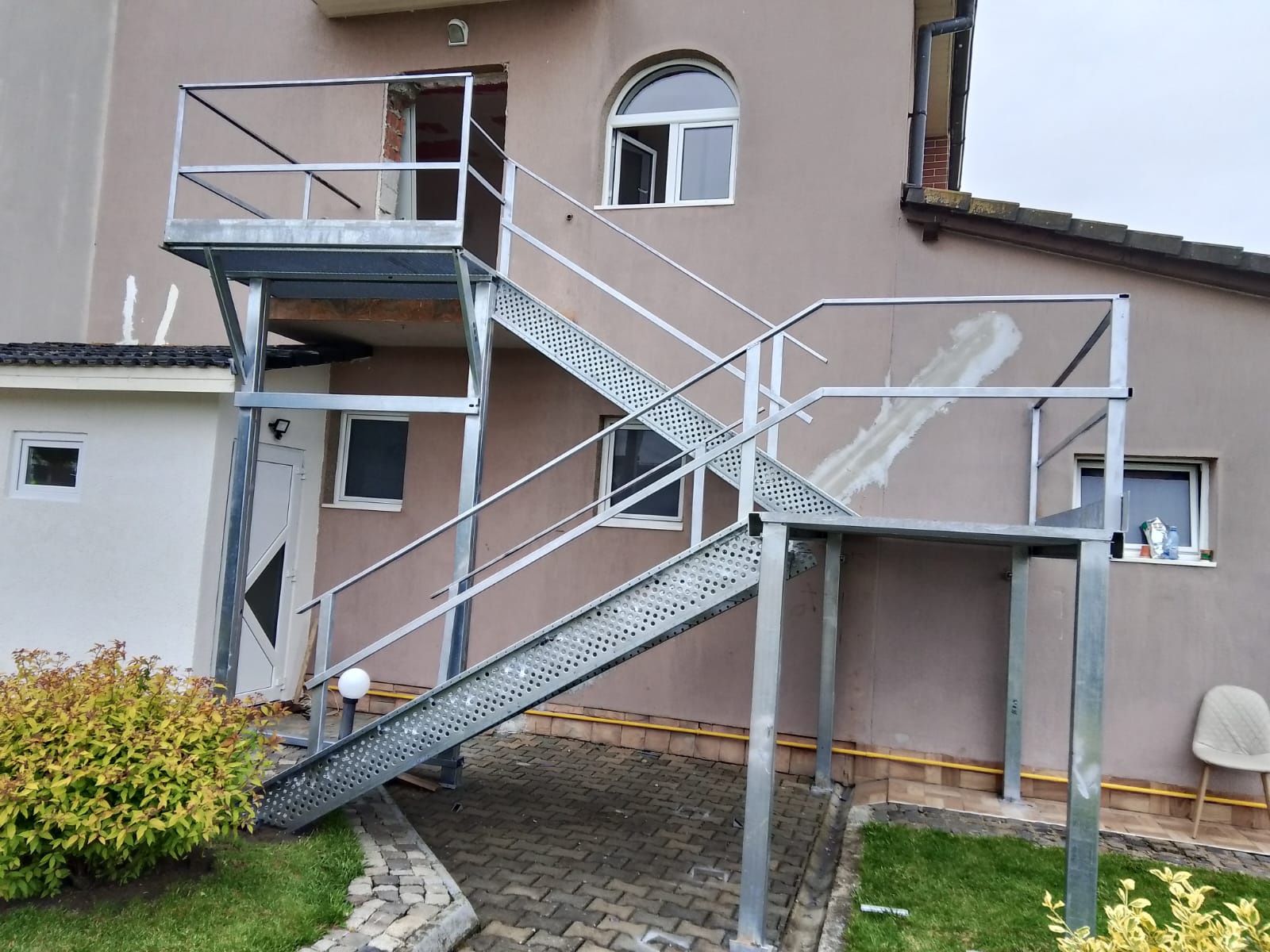 Scara metalica zincata de exterior