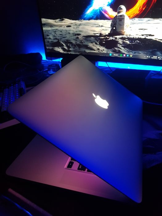 Macbook pro 15 i7 \ 16 \ 256gb