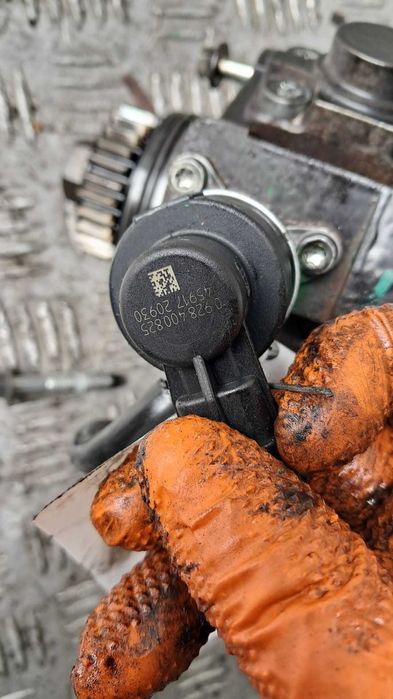 pompa injectie Renault Trafic  1.6 DCI R9M cod 167008960R / 0445010404