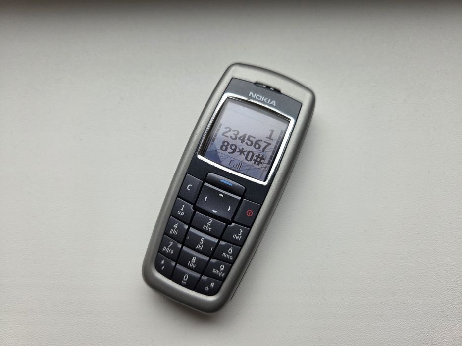 Nokia 2600 - telefon simplu cu butoane