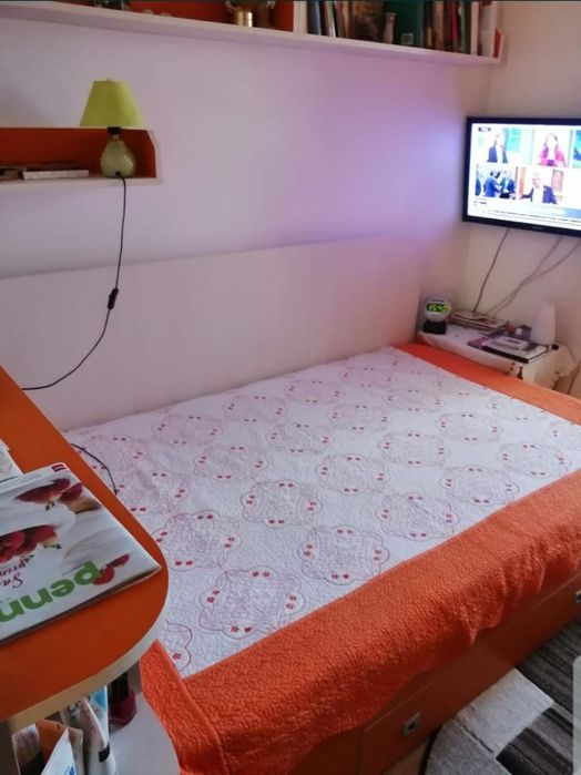 Inchiriez o camera intr-un apartament de 3 camere