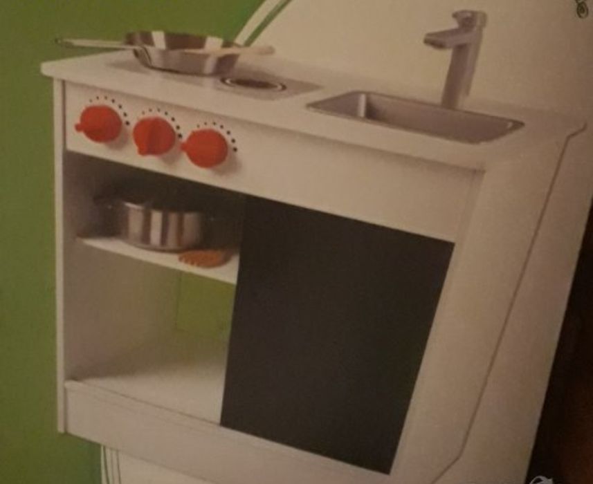 Дървена детска кухня.