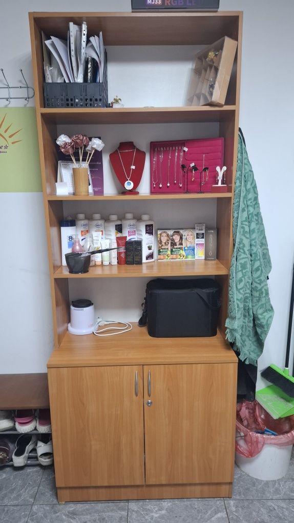 Продается офисный шкаф