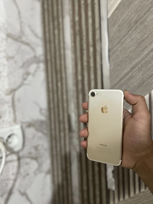 iPhone / 7 продается идеальном состоянии