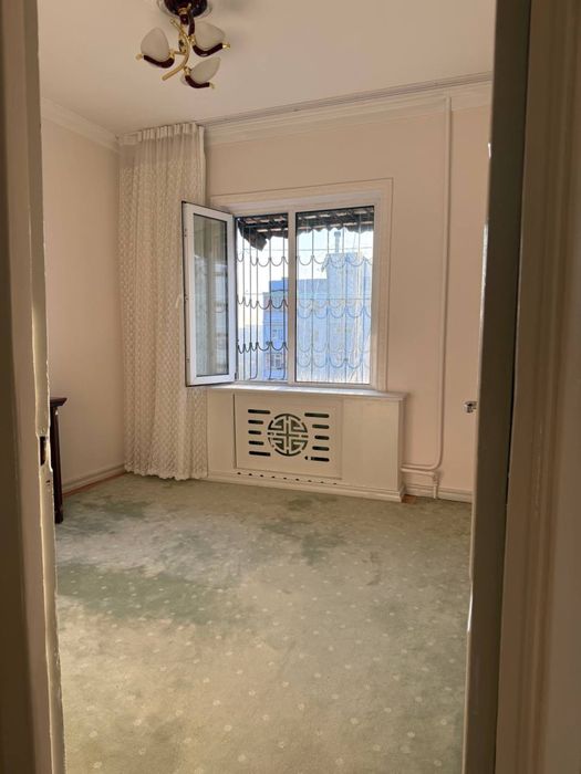 Госпитальный рынок 4 х комнатная 1000