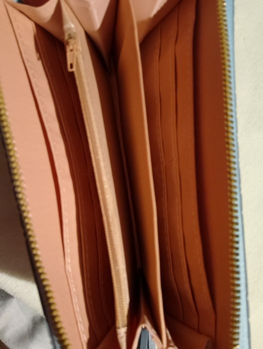 Дамски портмонета