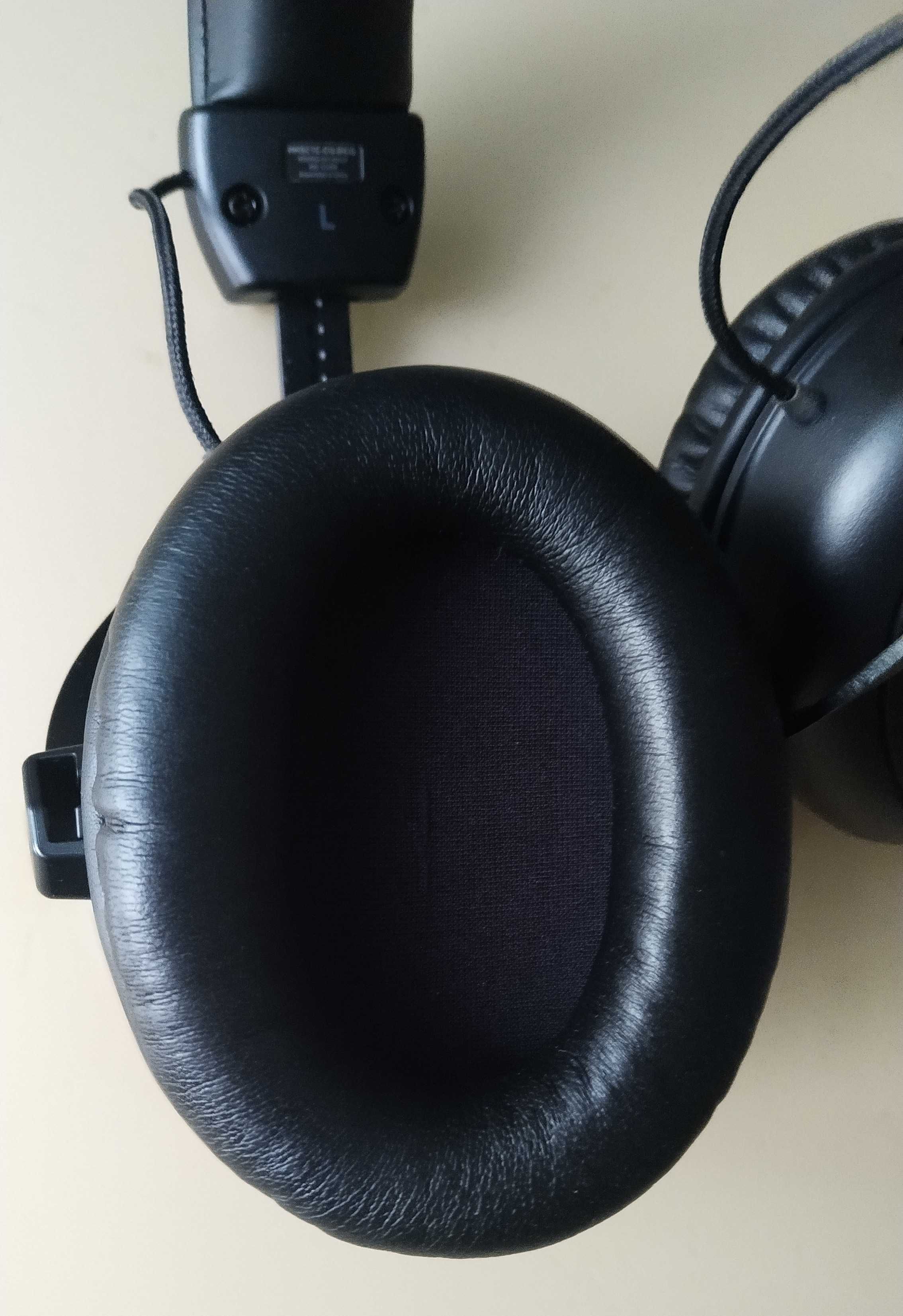 Беспроводные игровые наушники "HyperX Cloud Core Wireless".