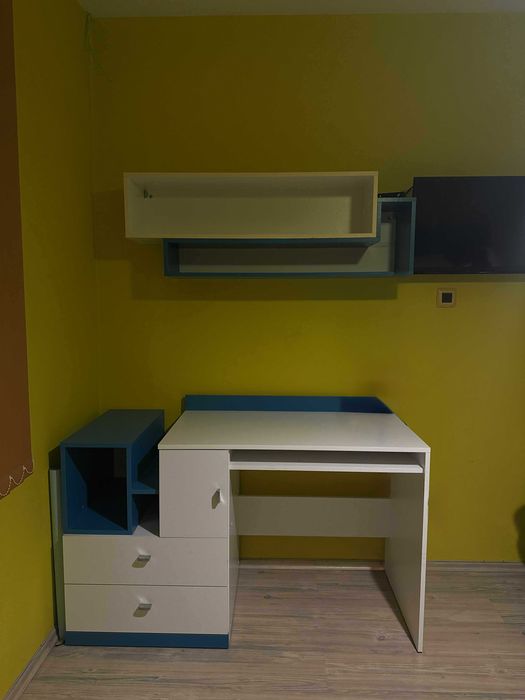 Спалня;Легло;гардероб;бюро;нощно шкафче;матрак;лавица