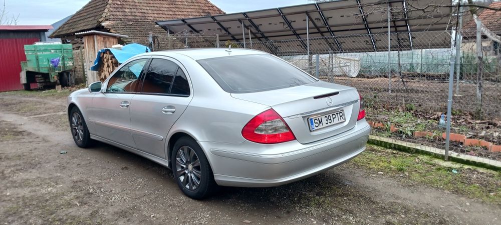 Mercedes-benz w211 E class