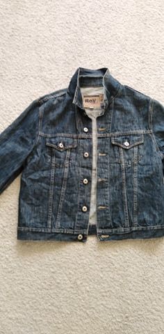 Vand haina blugi produs de calitate stare perfecta,