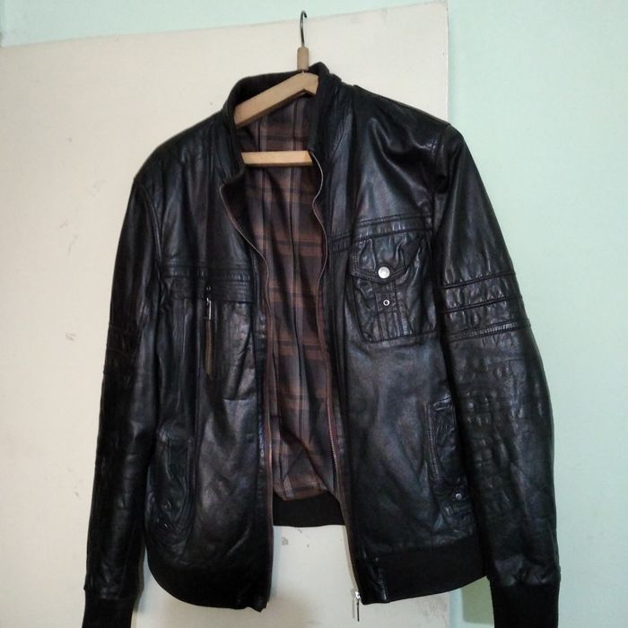 Продам кожаные куртки .