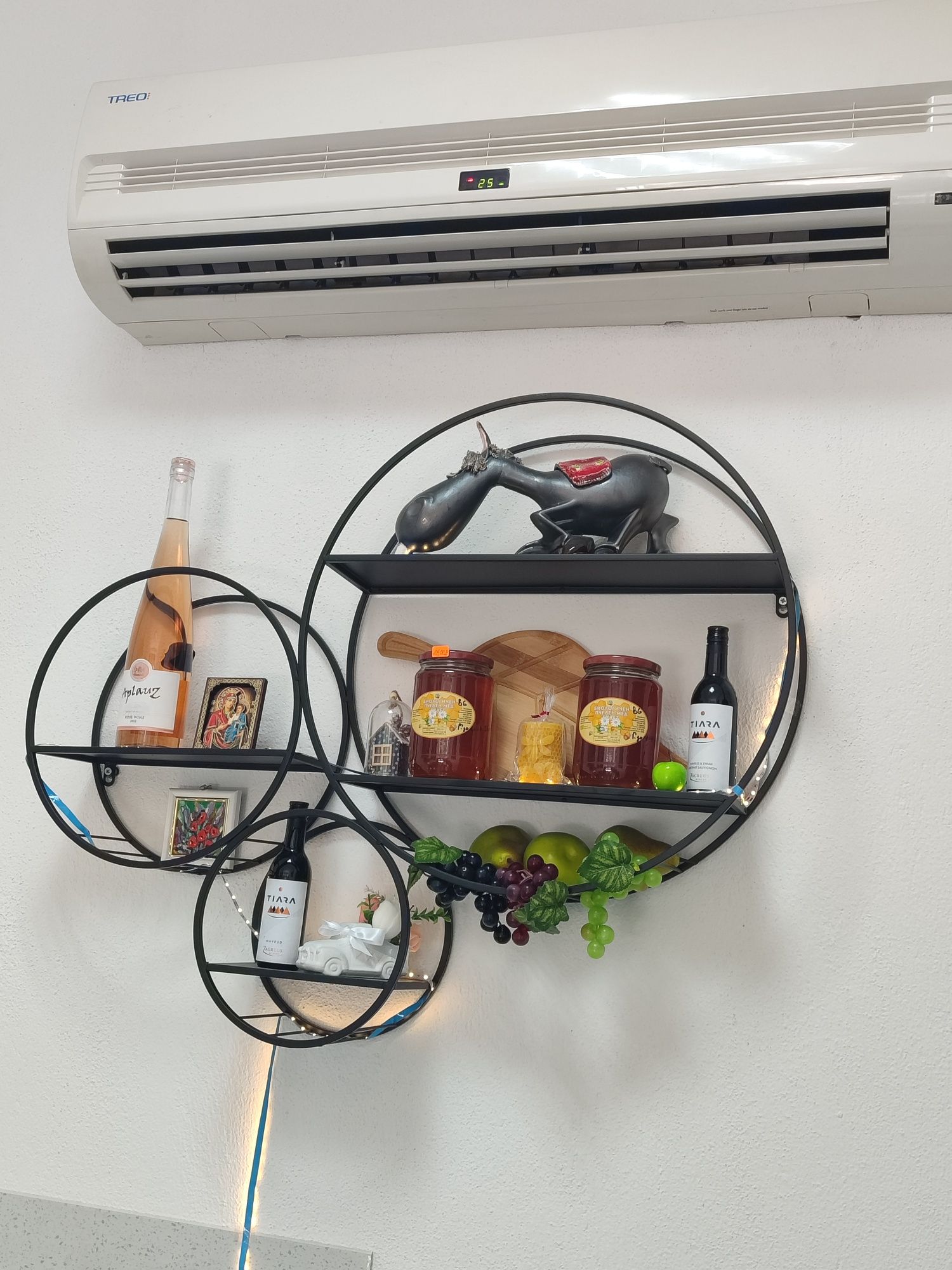Стелажи и етажерки