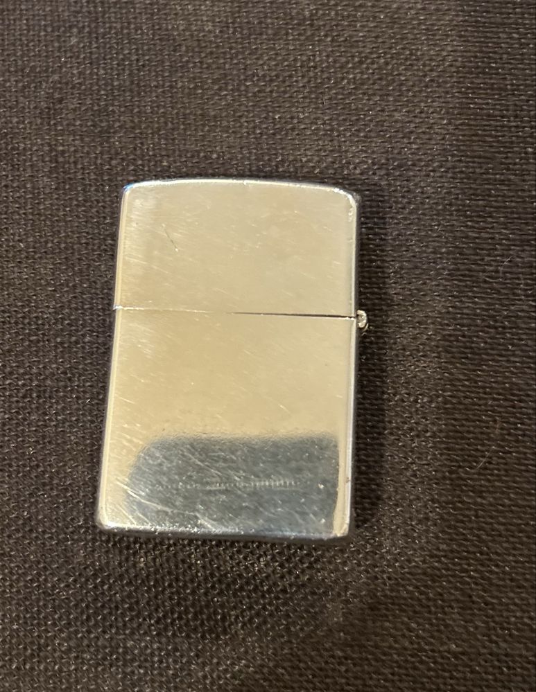 Vând bricheta originala Zippo 1999, din argint, cu insertie din 1999