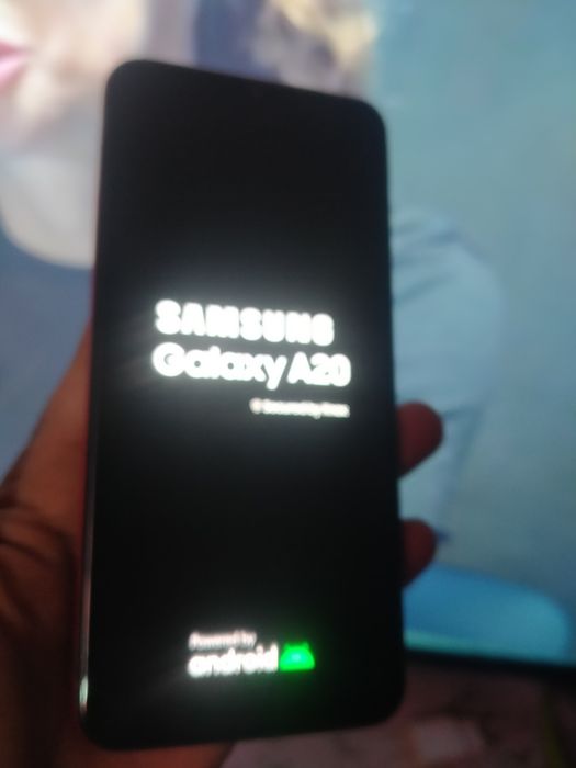 Продам сотовый телефон samsung a20