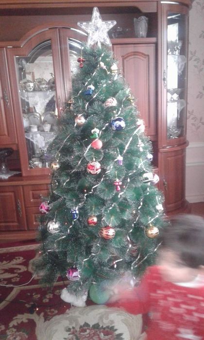 Ёлка в отличном состоянии