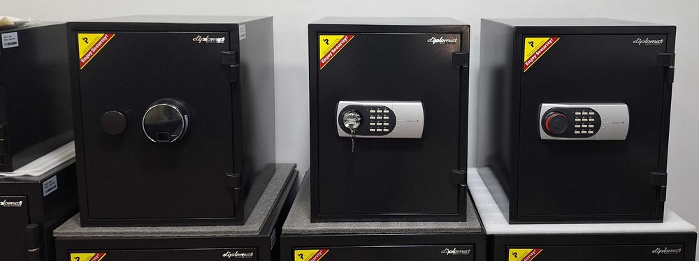Офисный сейф Diplomat модель 530. Made In Korea