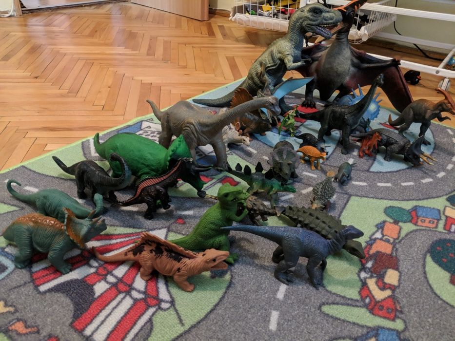 Vand colecție dinozauri