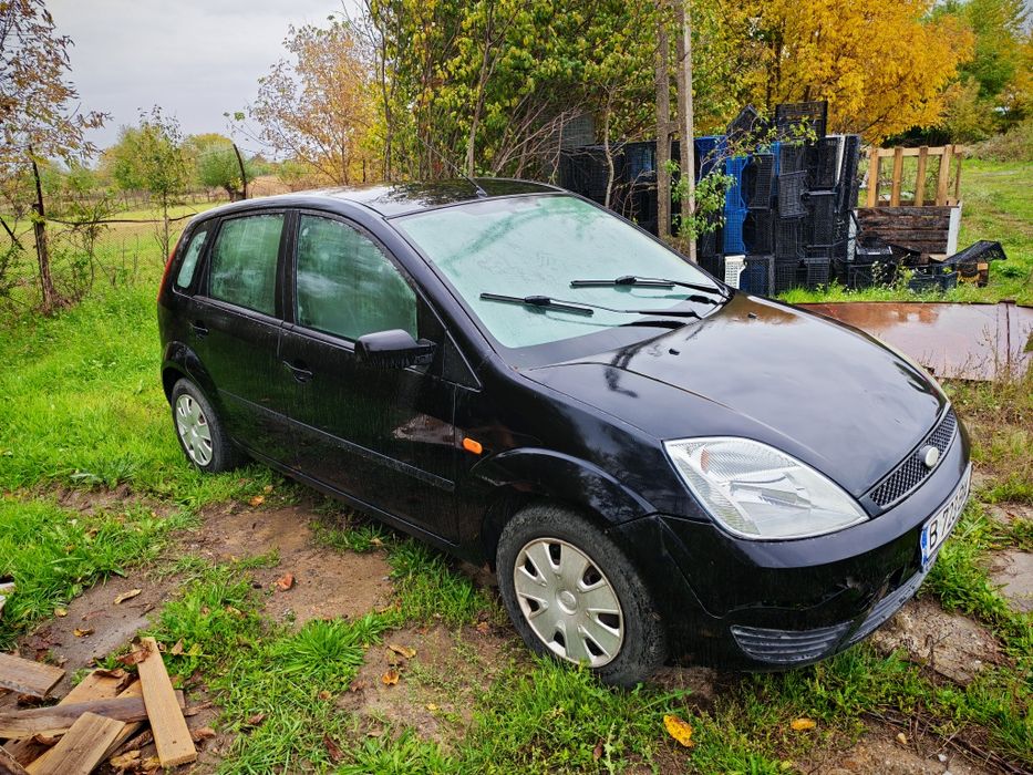Vând Ford Fiesta