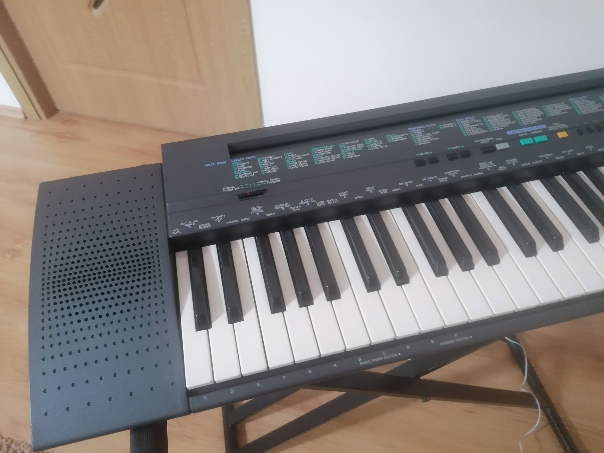 YAMAHA PSR 100  stereo polifonic