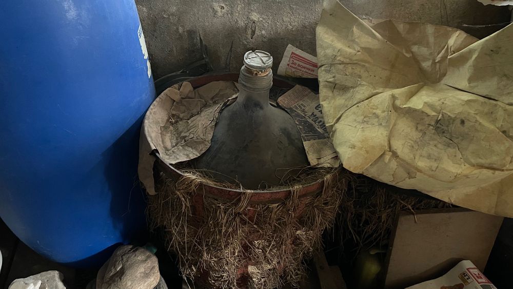 Стара дамаджана 50л с метален кош