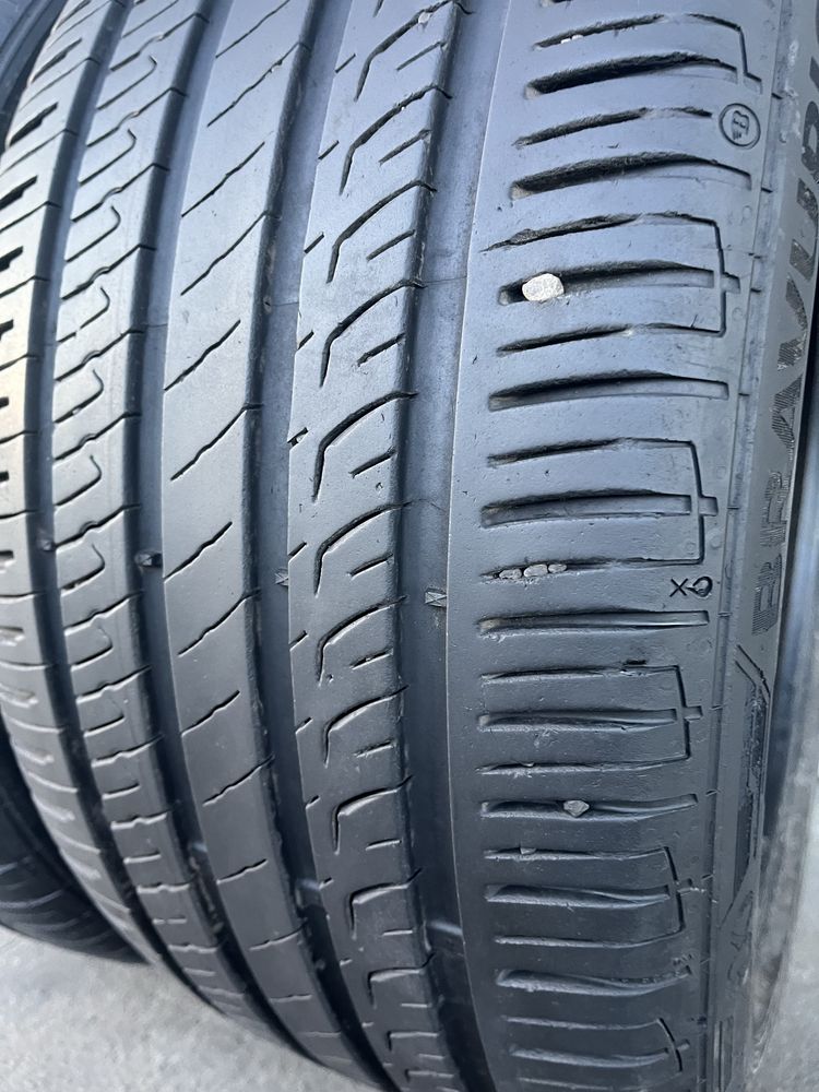 2 бр. летни гуми 255/40/19  Barum DOT 0222 6+ mm