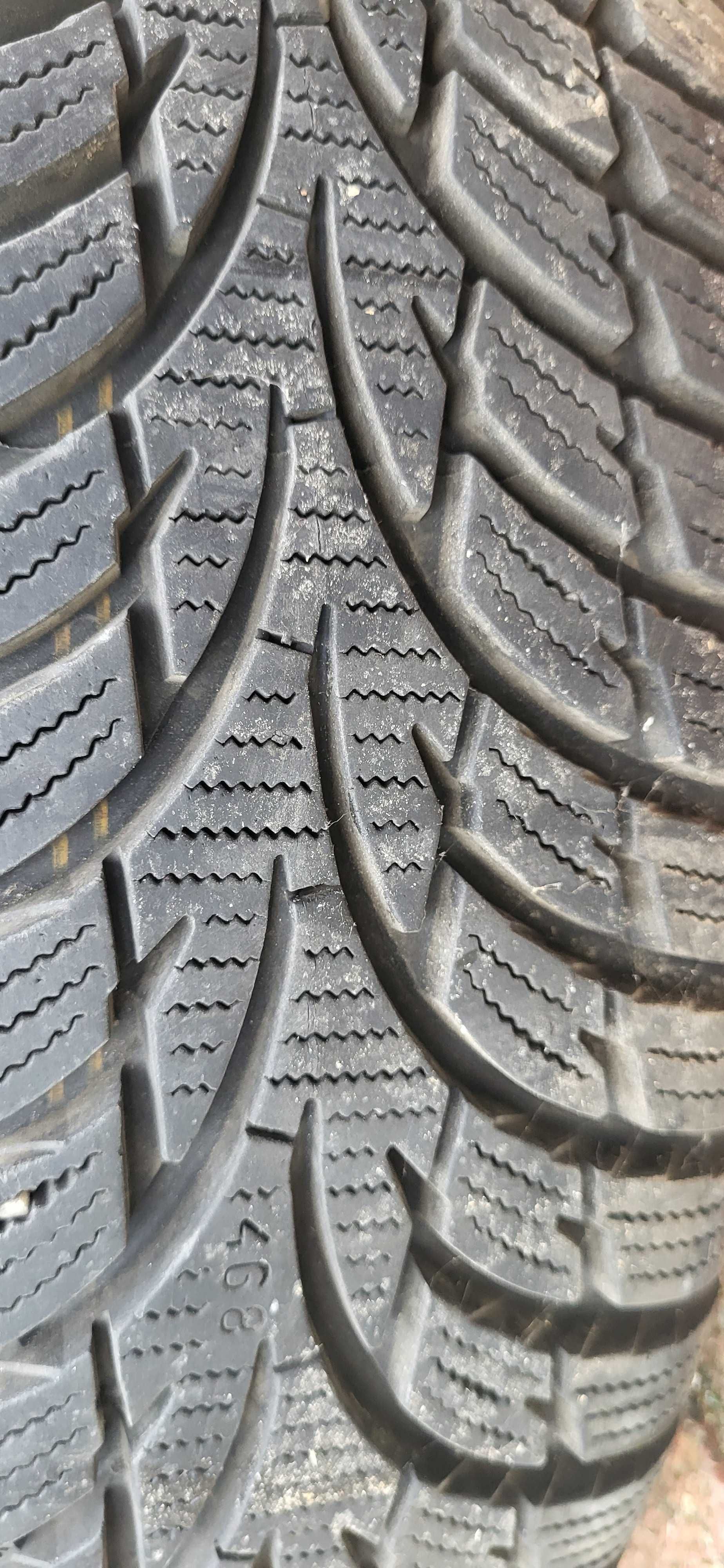 4 cauciucuri Nokian iarna + jenti 165/70 R14