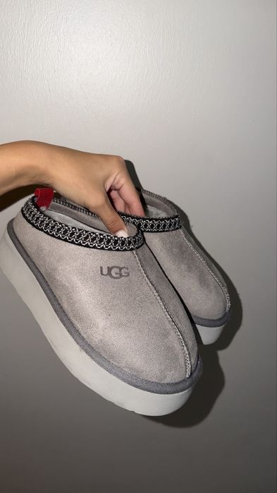 Vând ugg uri gri marimea 37