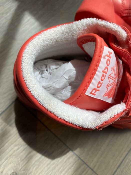 Чисто нови спортни обувки - дамски REEBOK