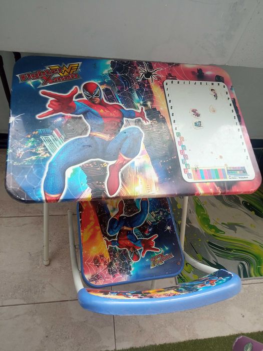 Детска масичка със столче