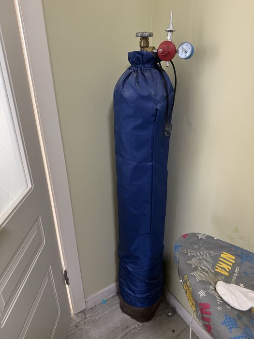 Баллон с гелием и редуктором