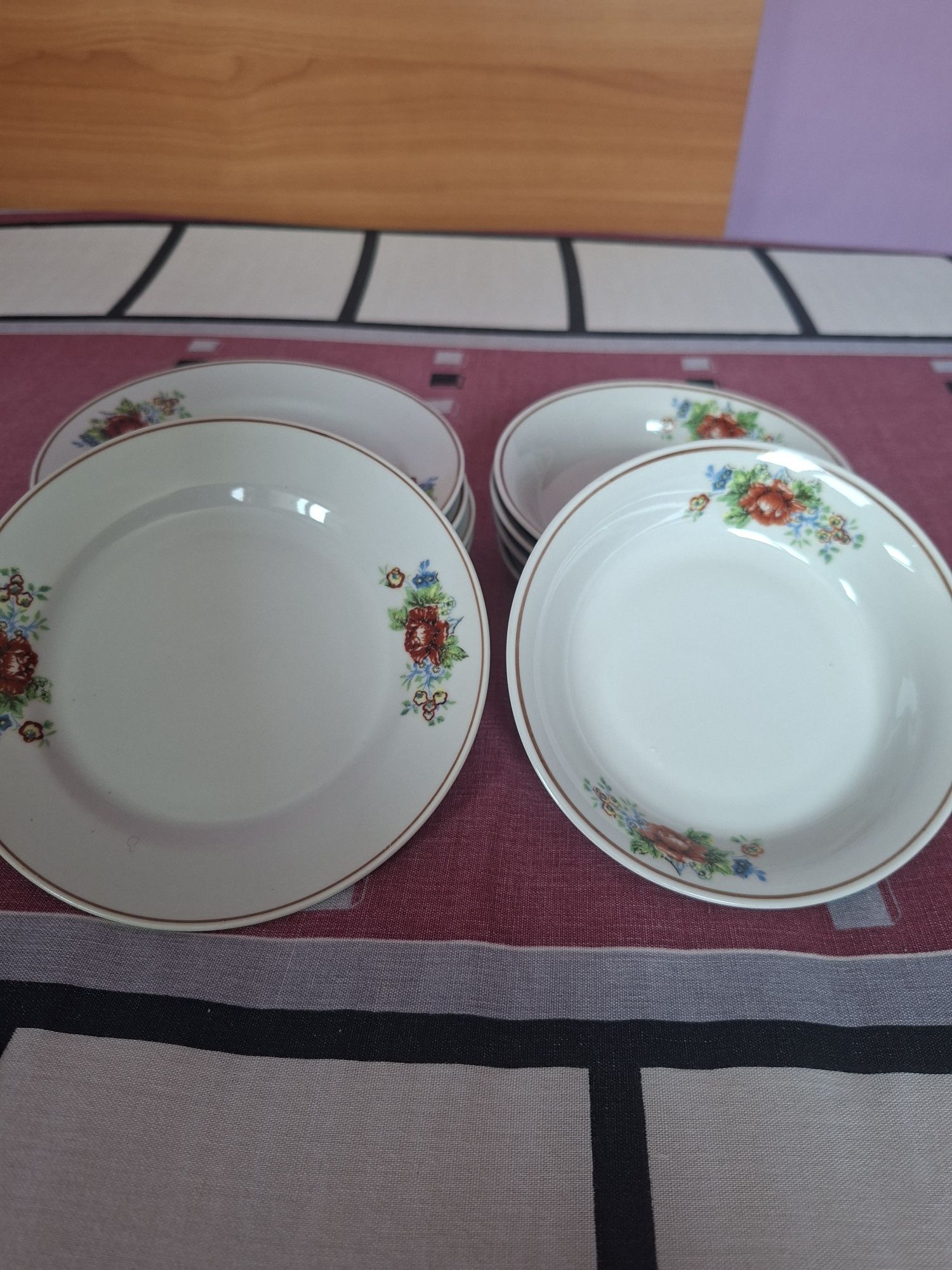 Vând Set 6 Farfurii și 5 castronel  Vitingi