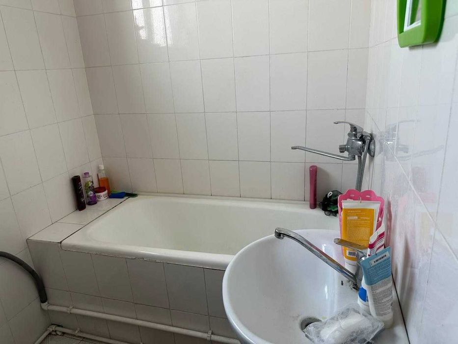 Истиклол стадион рупарасида гиштли 2х Квартира жихозлари бн сотилади.