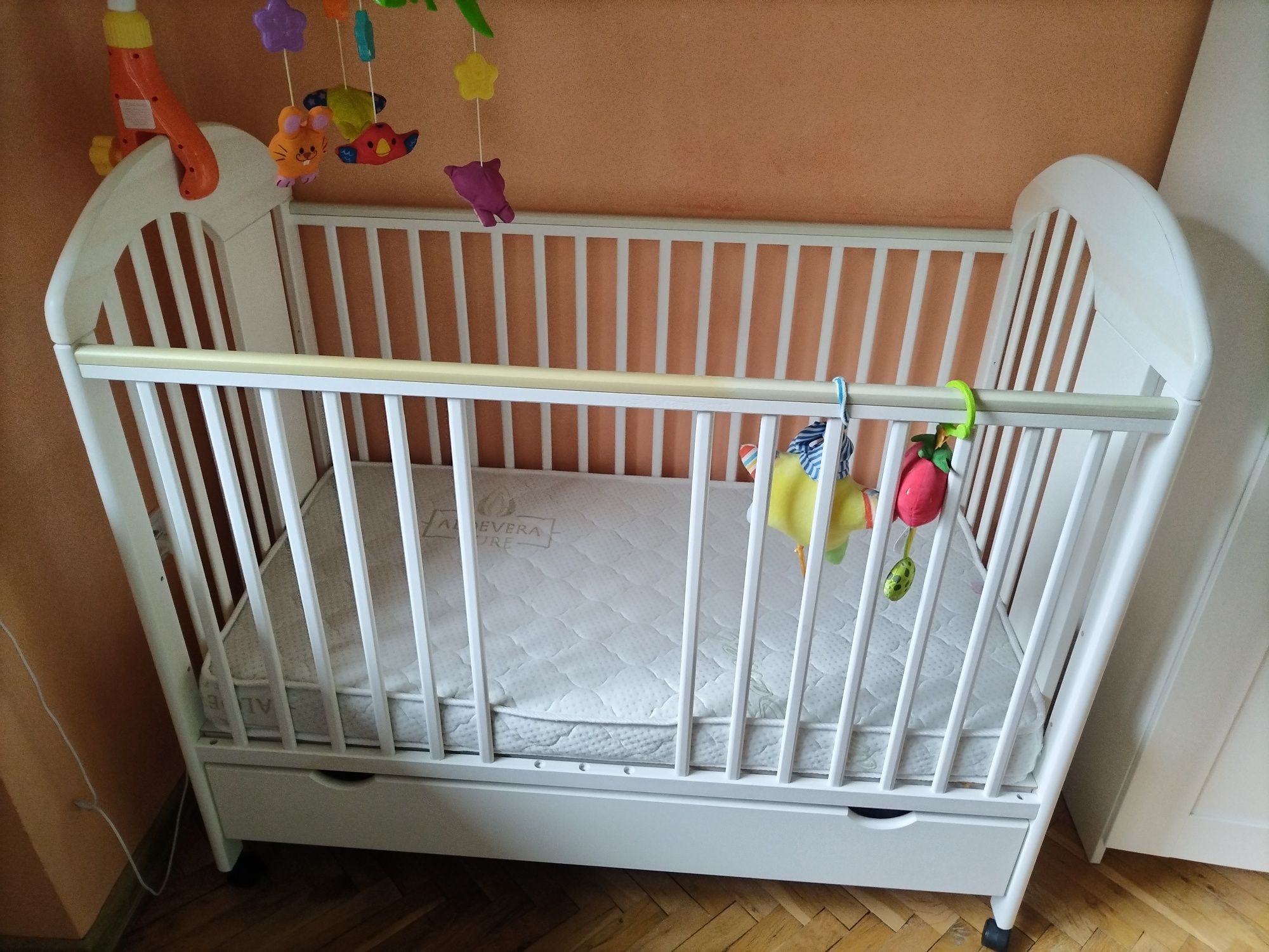 Бебешко креватче  + матрак 120х60 см.
