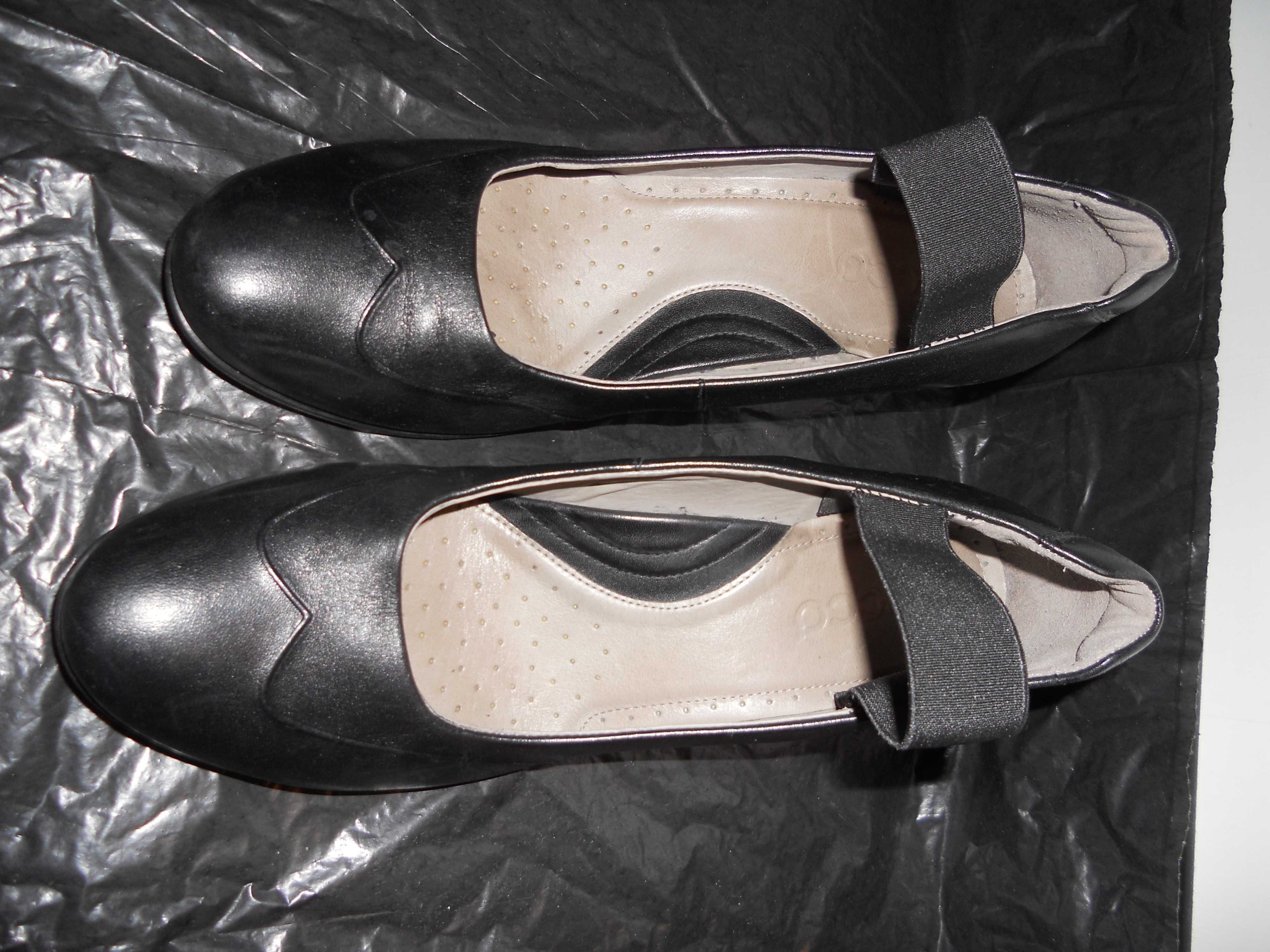 Нови Дамски Обувки  в черно  на ток  номер 40
