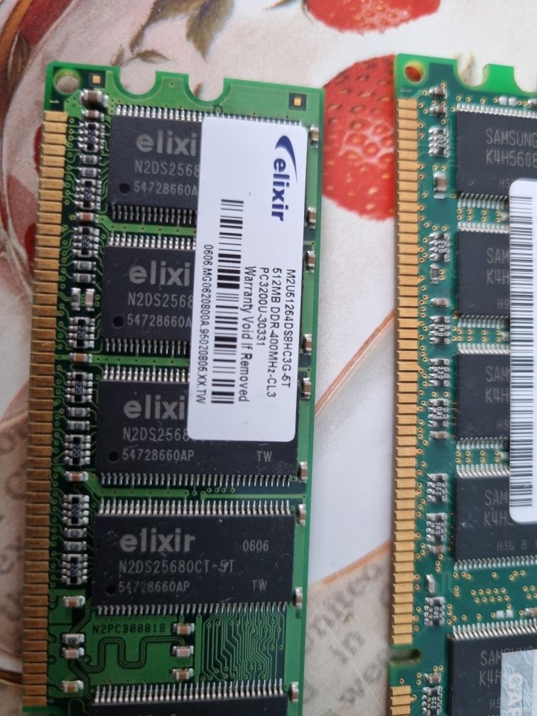 Memorii RAM (2X 512MB) DDRAM 400mhz