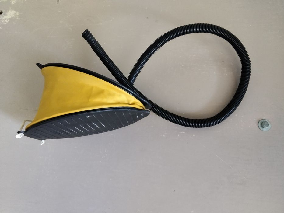 Крачна помпа за надуваеми лодки, басейни, дюшеци, плажни топки и други