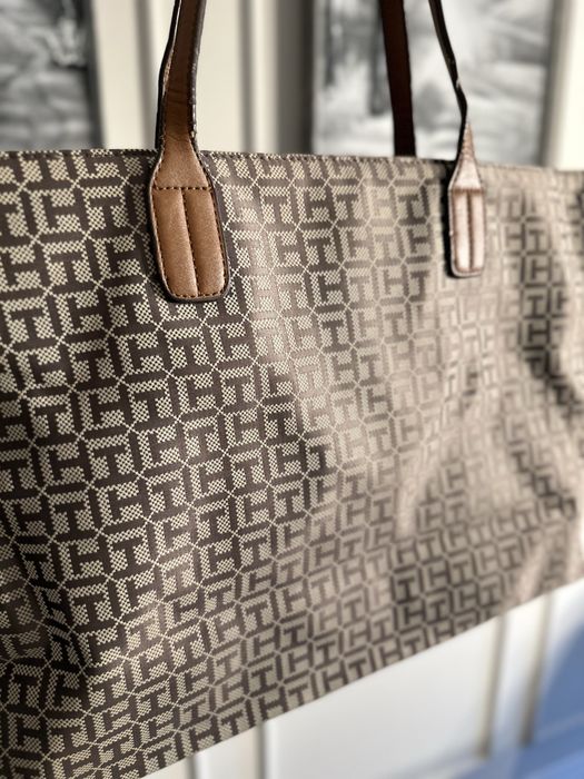 Poseta Tommy Hilfiger