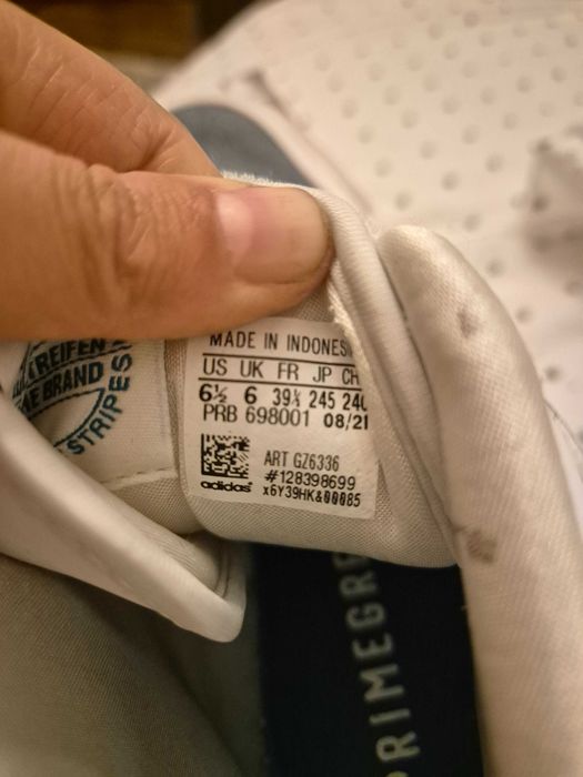 Adidasi unisex Adidas masura 39 si 1/3 tip gheata