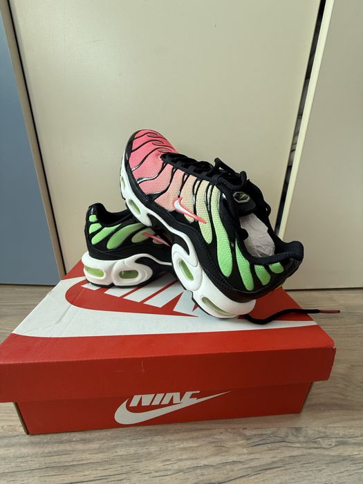 ЧИСТО НОВИ Маратонки AIR MAX Plus 38 номер