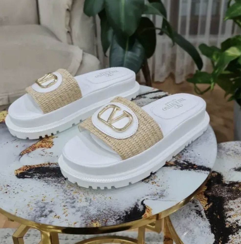 Дански чехли Valentino