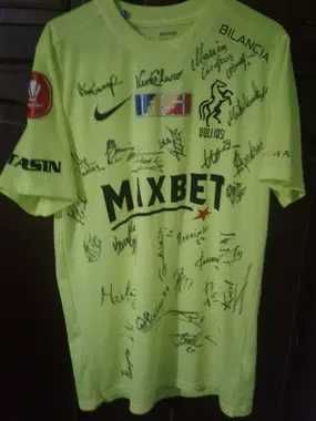 Tricou cu autografe Poli Iasi -- Banii merg la un baiat bolnav .