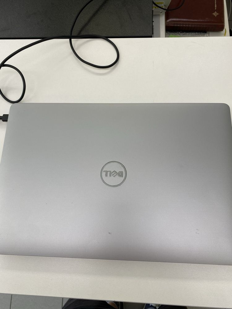 Продавам лаптоп Dell